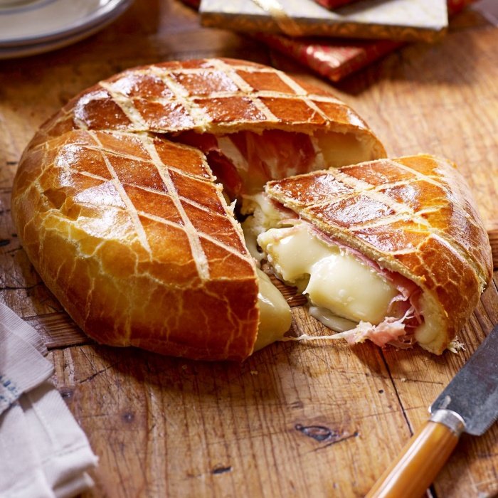 Brie Enrolado Em Presunto E Brioche