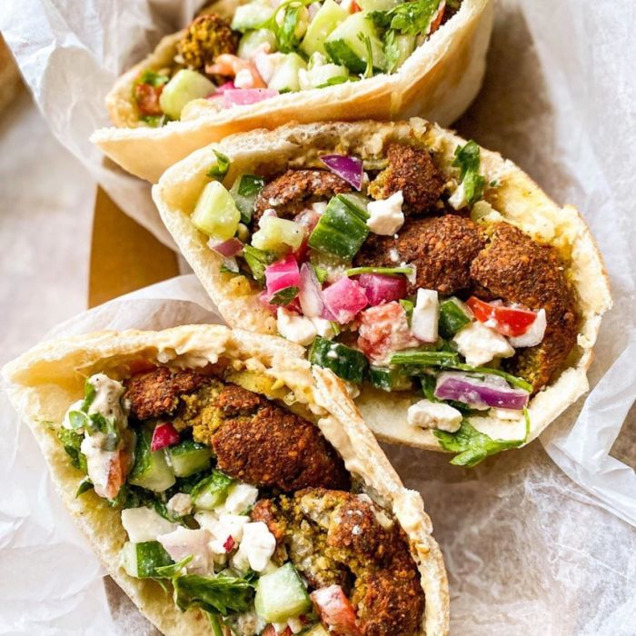 Sanduíche Falafel Pita Com Molho Tahine